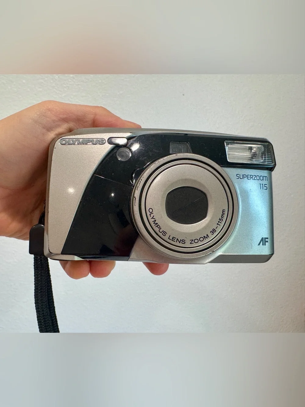 Olympus Superzoom 115 35mm Film Camera Point and Shoot AF Zoom 38-115mm Lens